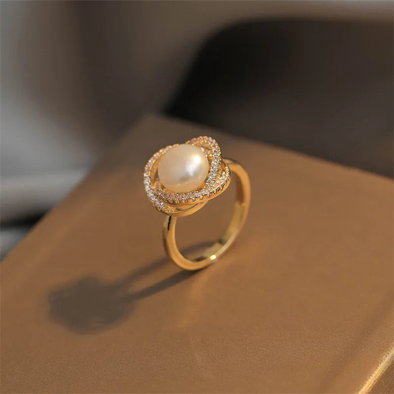 Simple Fan-Shaped Shell Pearl Zircon Ring – Fashionable Personalized Jewelry for Women