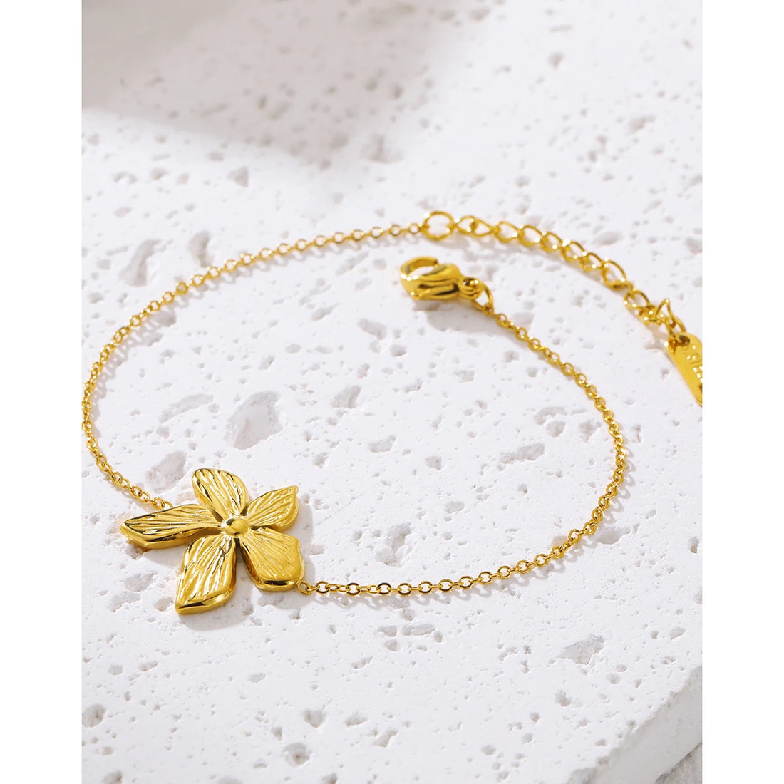 YACHAN Stainless Steel Flower Charm Bracelet - 18K Gold Plated Waterproof Jewelry