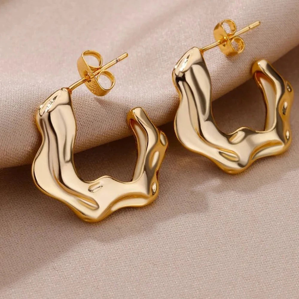 Gold-Plated Twisted Heart Hoop Earrings for Women